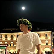 laureato in ingegneria elettronica e diplomato al liceo scientifico fornisce lezioni di fisica per ogni scuola o università